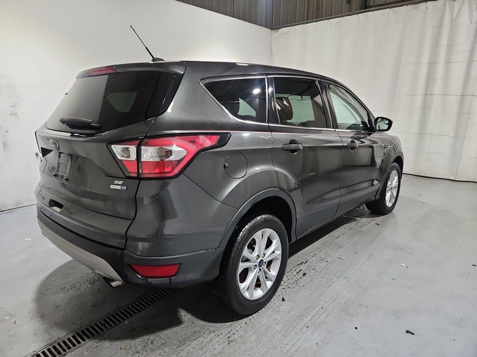 Used 2017 Ford Escape SE image 4