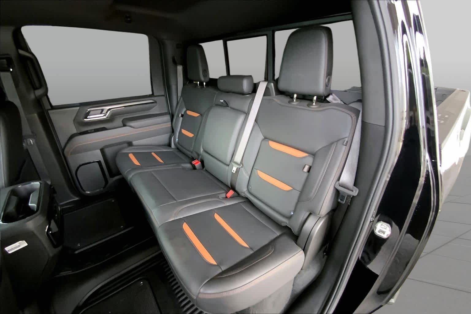 Used 2025 GMC Sierra 2500 AT4 w/ AT4 Premium Plus Package AWD/4WD image 21