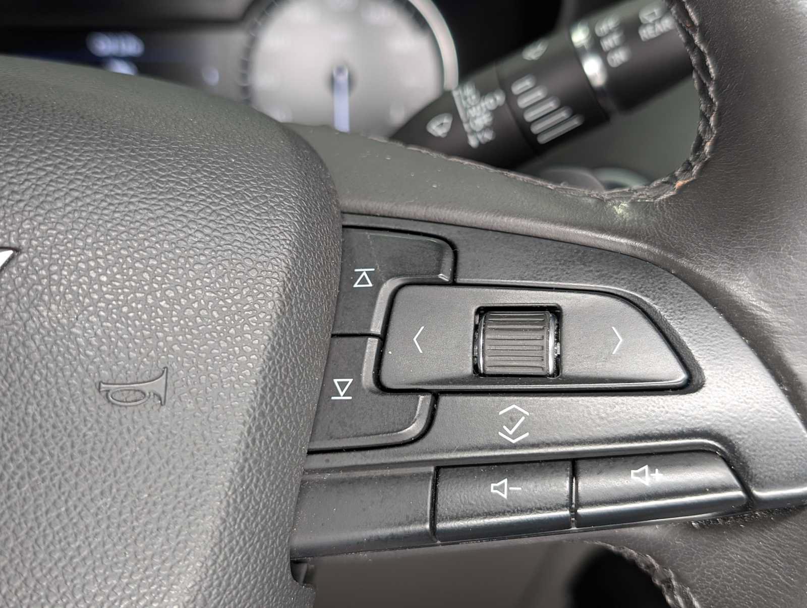 Used 2019 Cadillac XT4 Premium Luxury AWD/4WD image 36