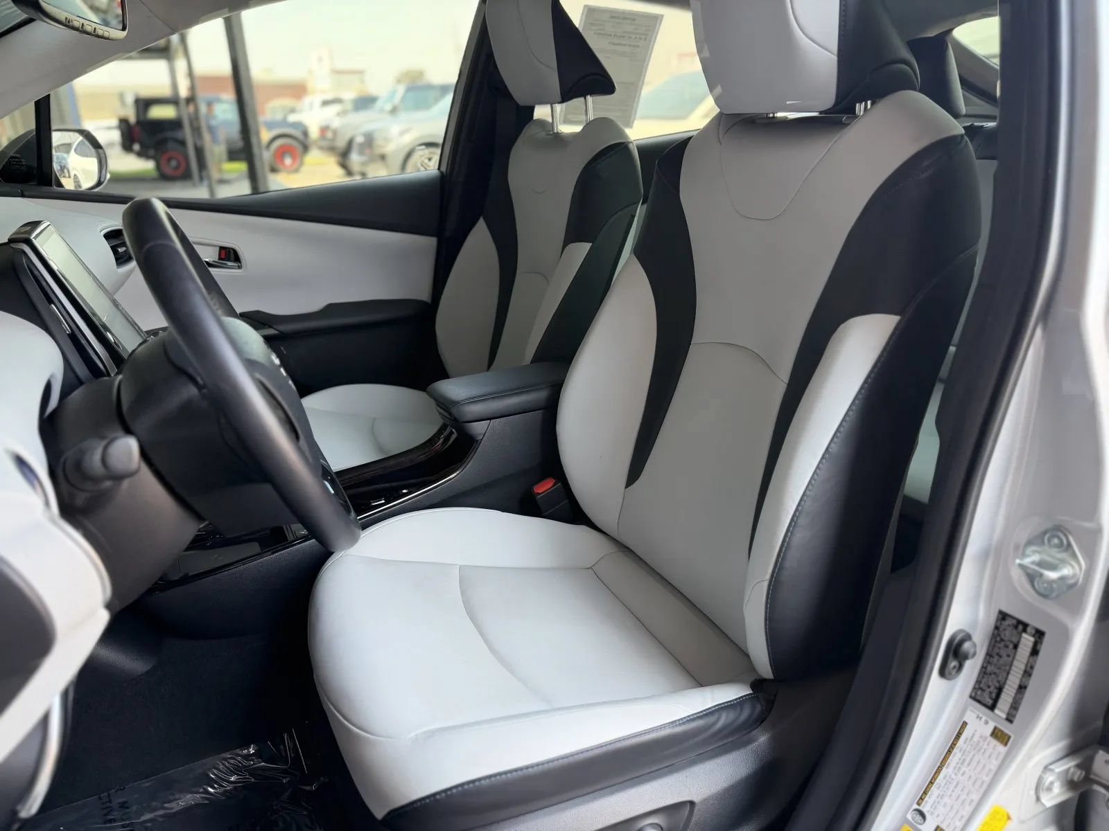 Used 2019 Toyota Prius Limited w/ Carpet Mat Package FWD image 15