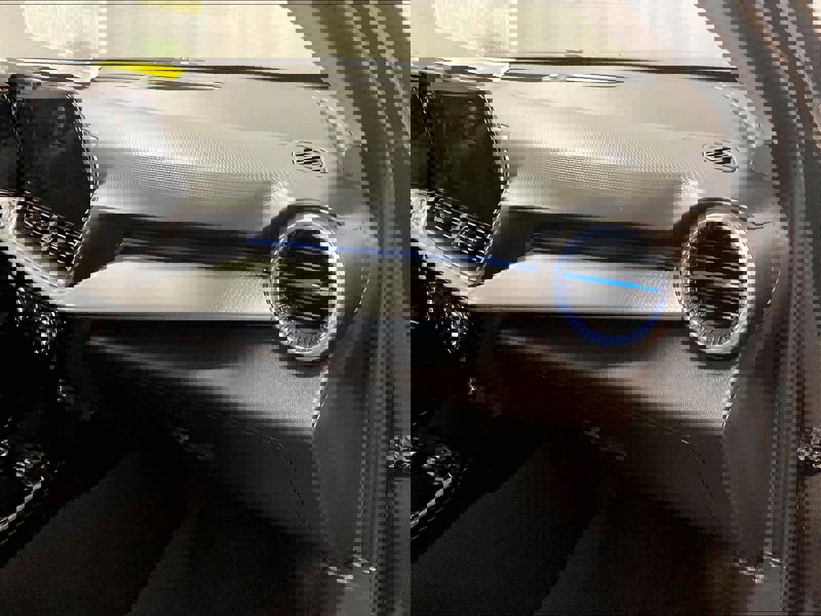 Used 2025 Chevrolet Trax LT w/ LT Convenience Package image 13