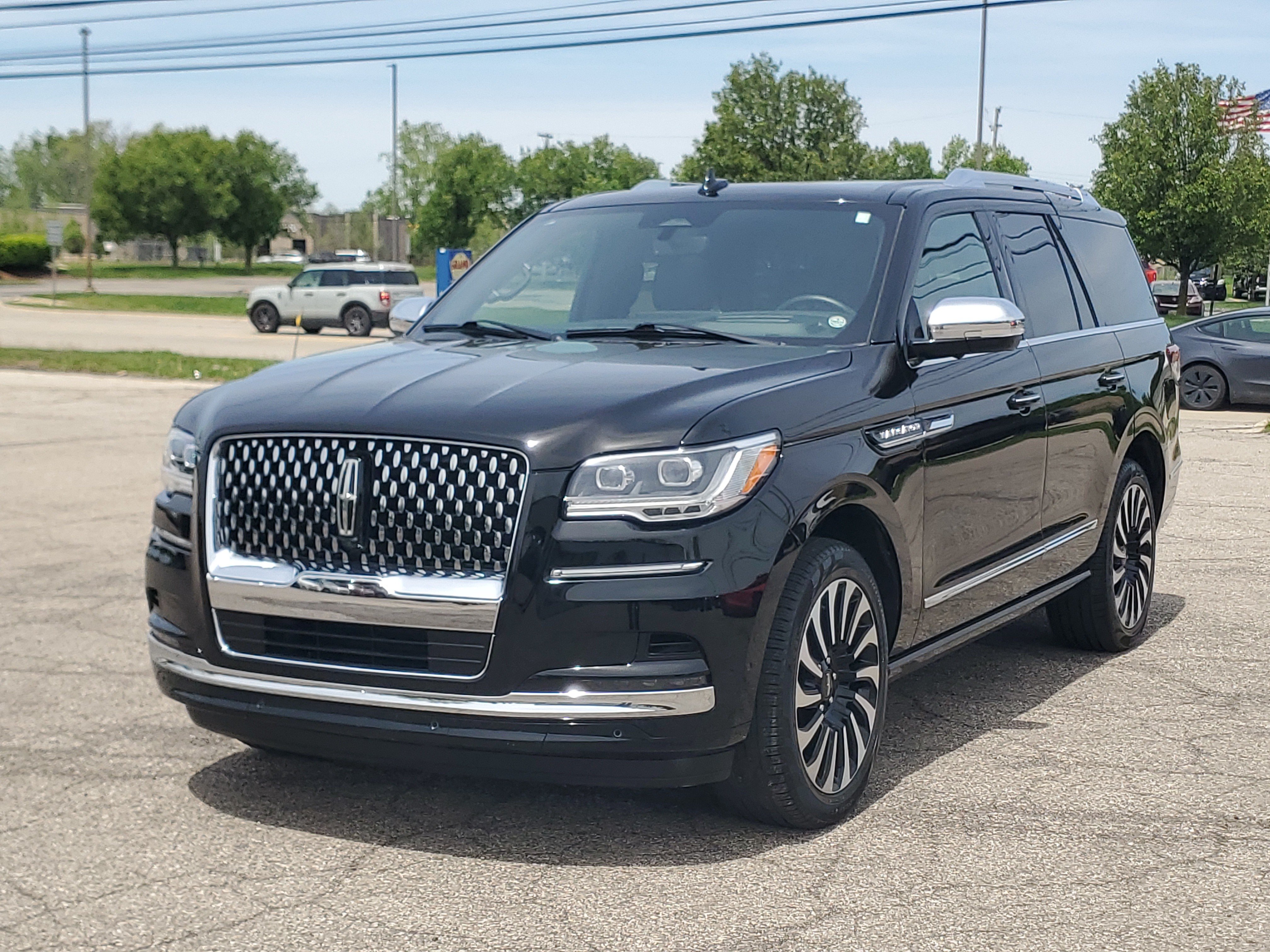 Certified 2024 Lincoln Navigator Black Label AWD/4WD image 3