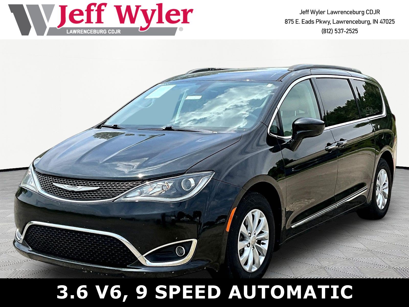Used 2017 Chrysler Pacifica Touring-L FWD image 1