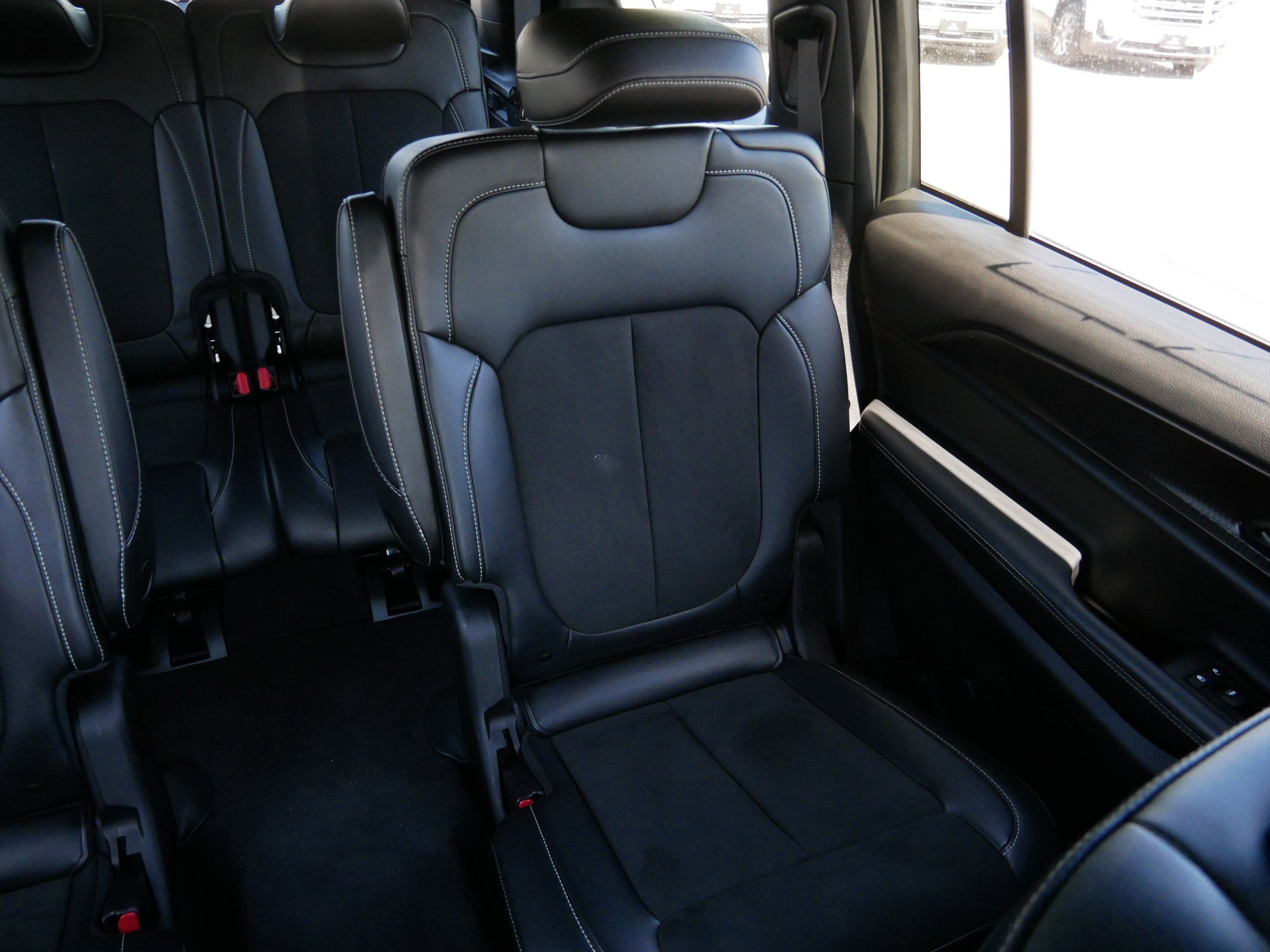Used 2023 Jeep Grand Cherokee L Laredo AWD/4WD image 14