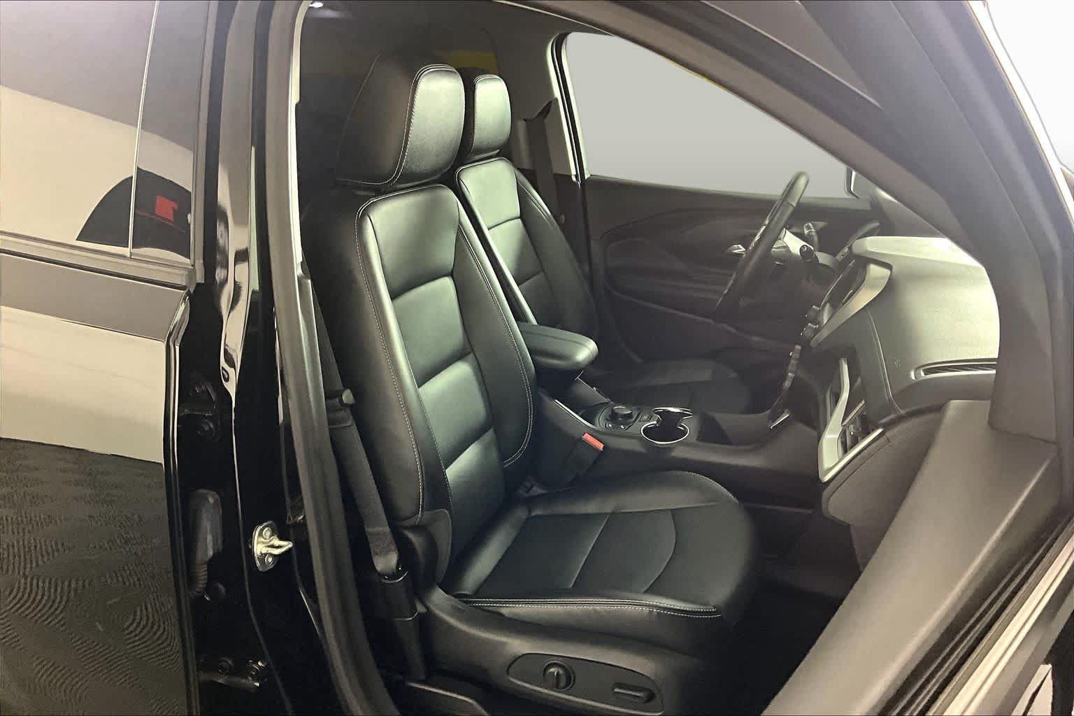 Certified 2024 GMC Terrain SLT w/ Infotainment Package II AWD/4WD image 9