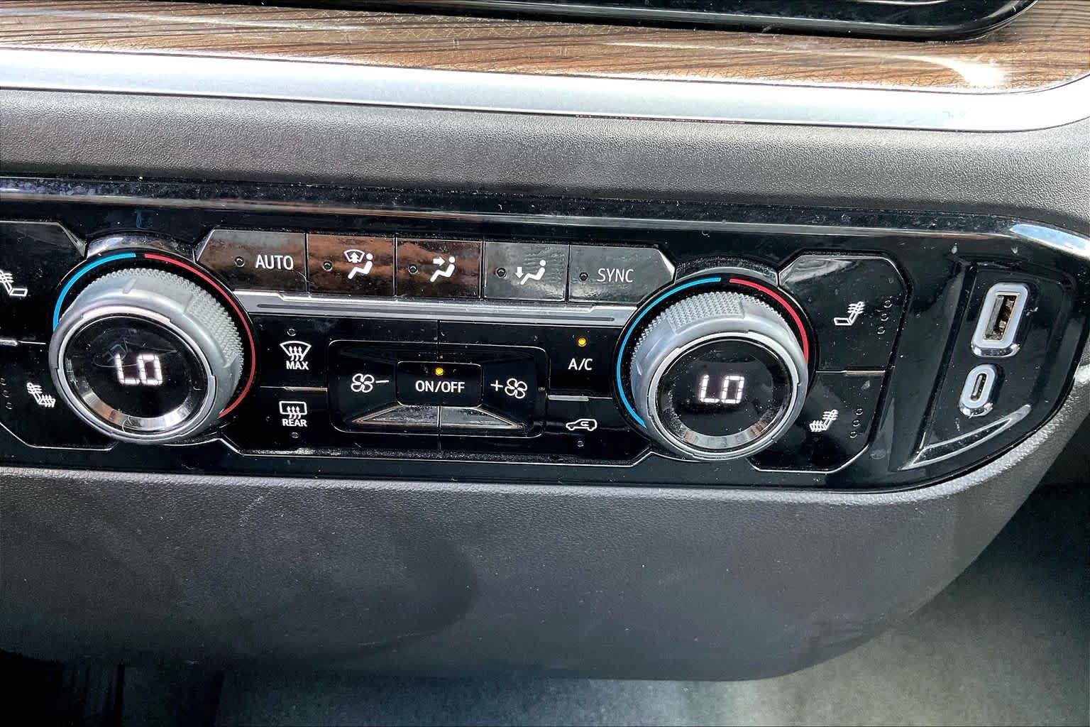 Used 2025 Chevrolet Silverado 1500 LT AWD/4WD image 32