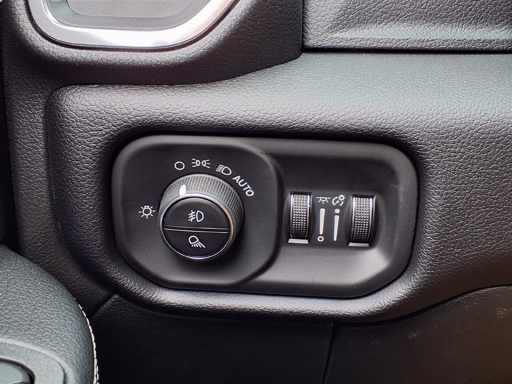 New 2027 RAM 3500 Laramie AWD/4WD image 16