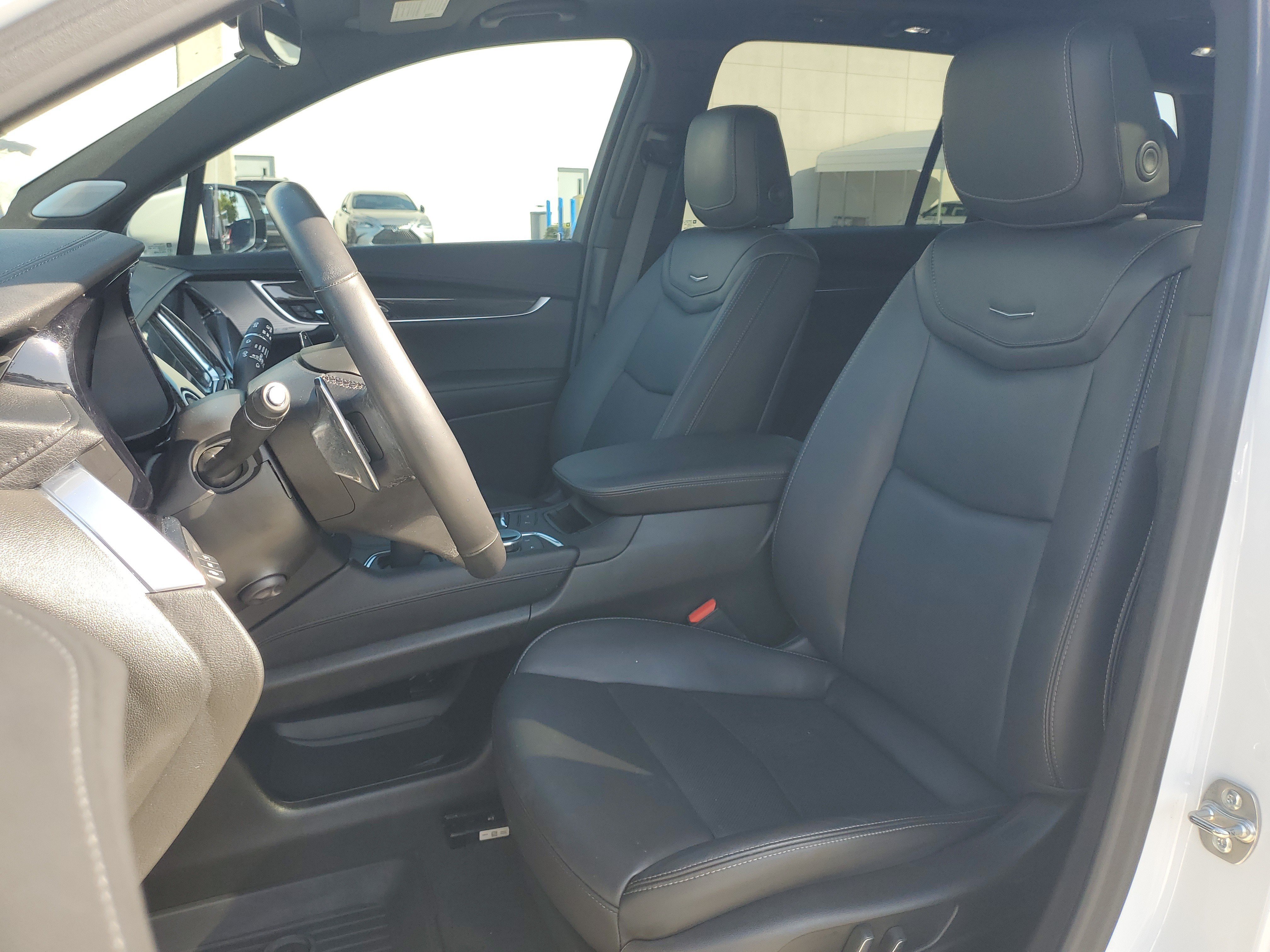 Used 2025 Cadillac XT6 Sport w/ LPO, Red Accent Package AWD/4WD image 22