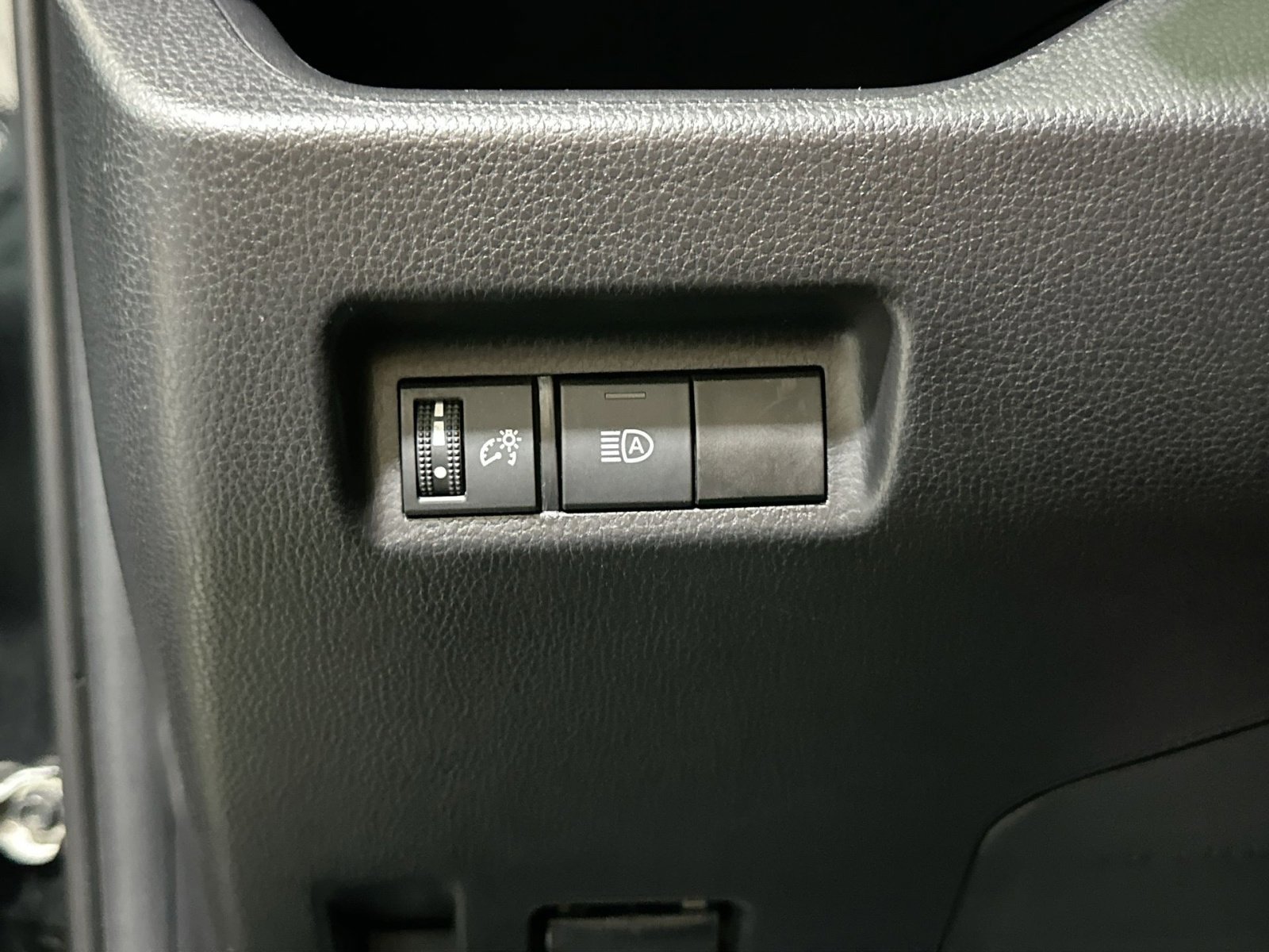 Used 2020 Toyota RAV4 LE image 17