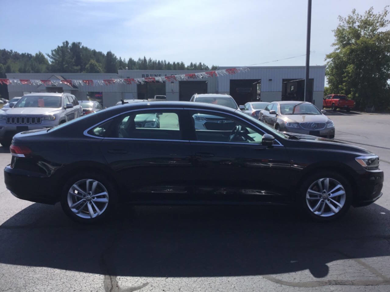 Used 2020 Volkswagen Passat 2.0T SE image 3
