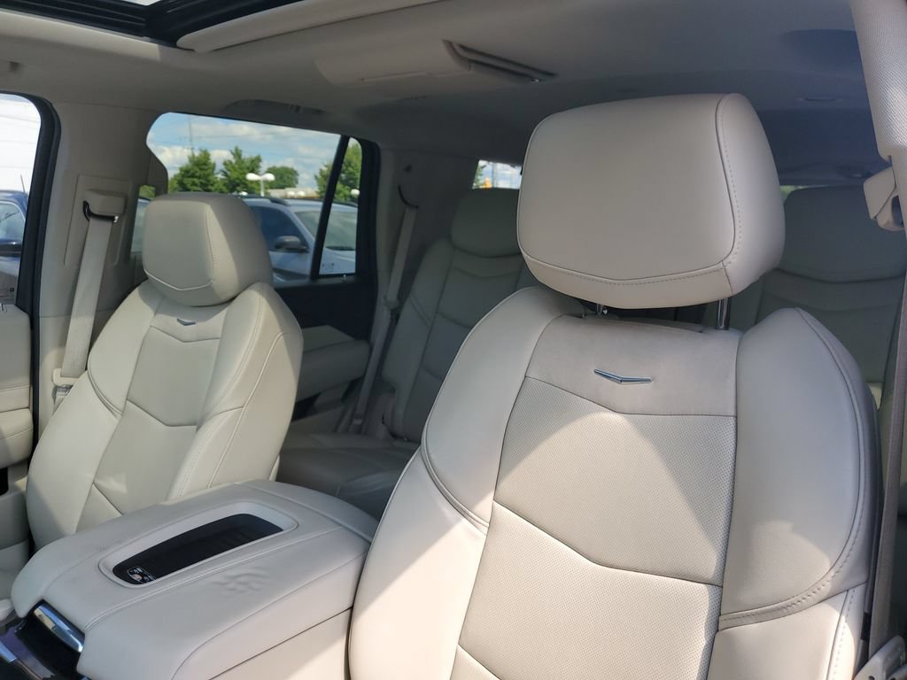 Used 2018 Cadillac Escalade Premium Luxury AWD/4WD image 13