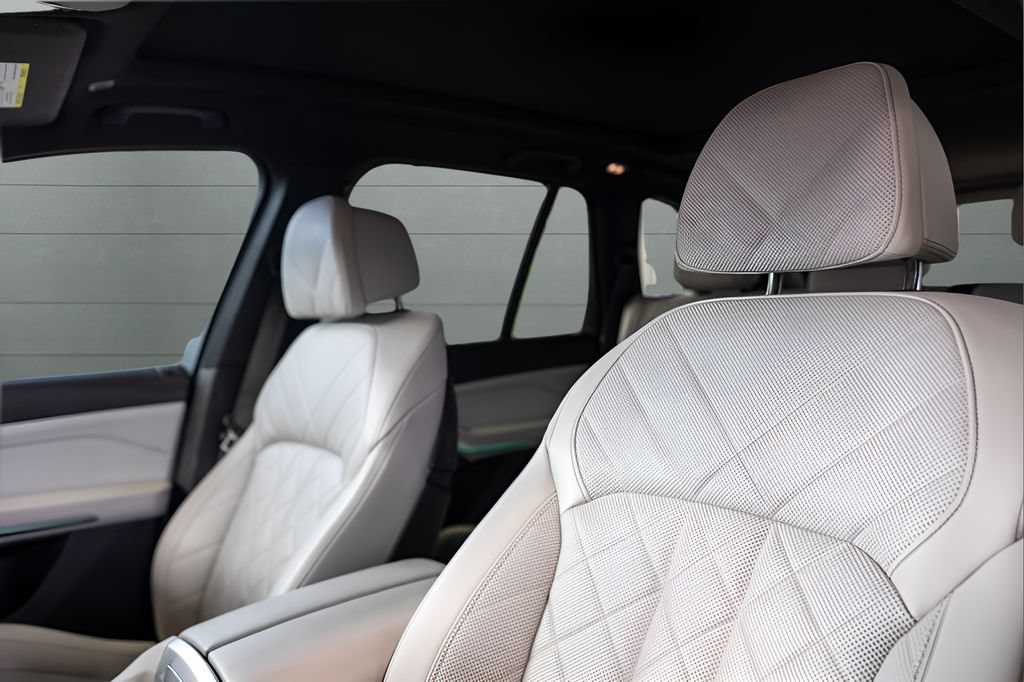 Used 2023 BMW X5 M50i w/ Executive Package AWD/4WD image 2