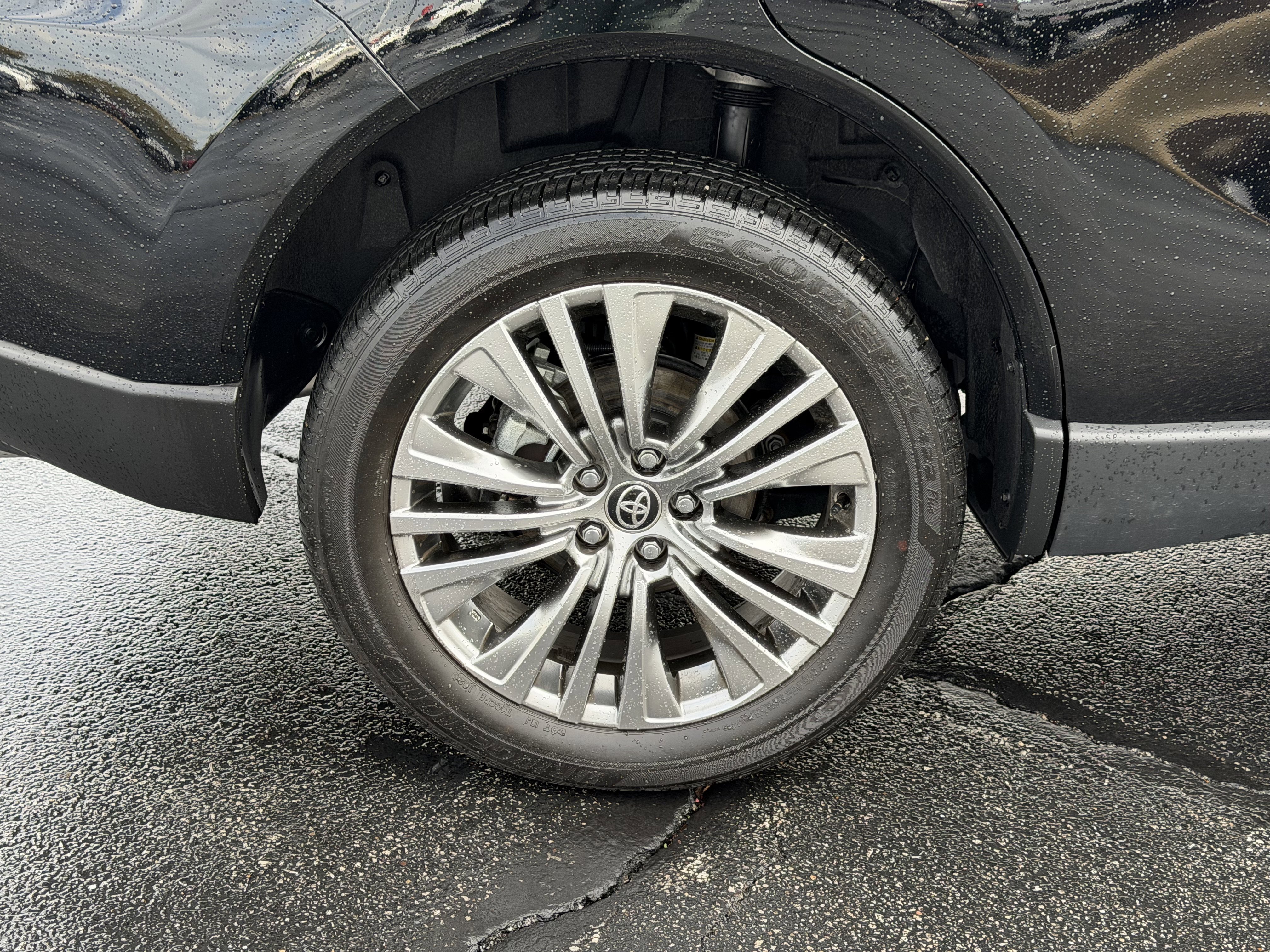 Certified 2024 Toyota Venza XLE image 11