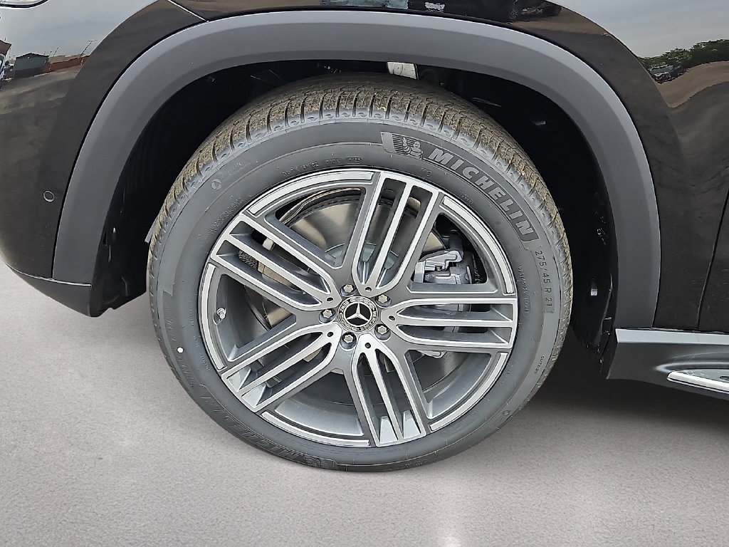 Used 2025 Mercedes-Benz GLS 450 4MATIC image 13