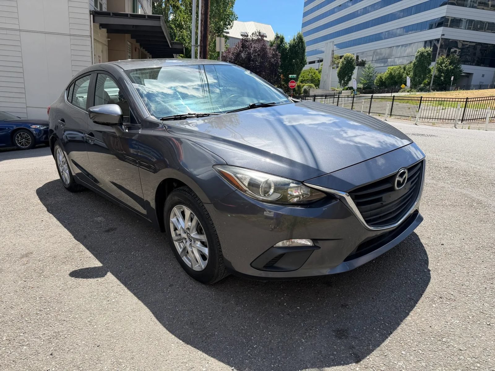 Used 2014 MAZDA MAZDA3 i Touring w/ Moonroof Package 1 FWD image 4