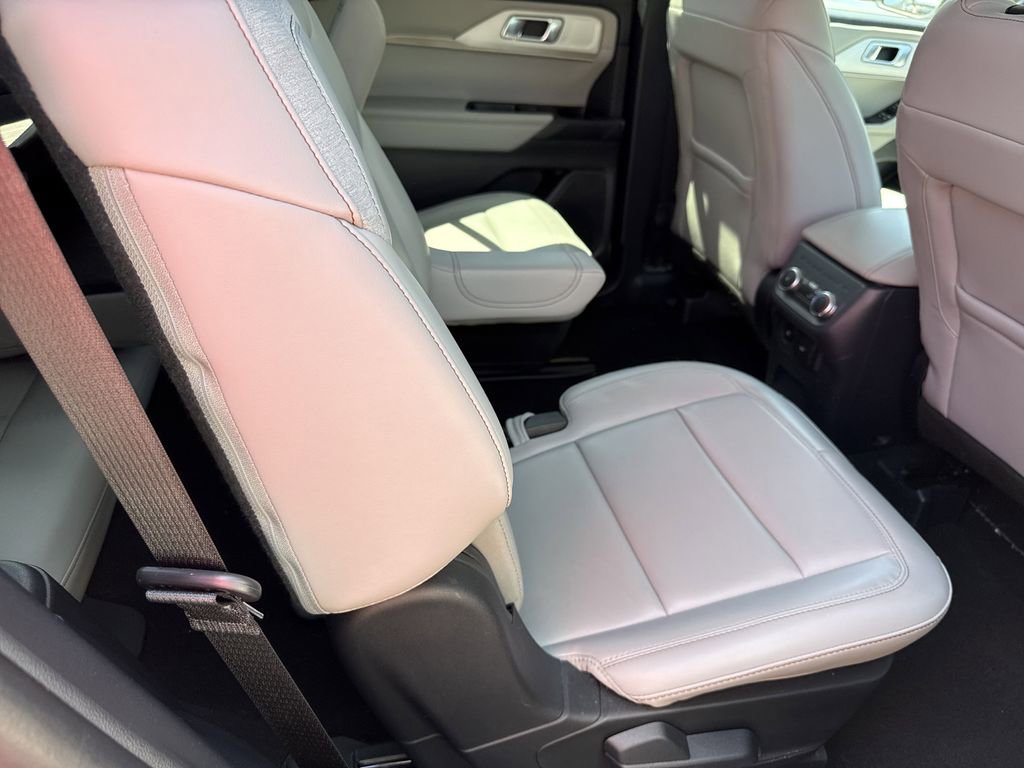 Used 2025 Ford Explorer Active w/ Active Comfort Package AWD/4WD image 14