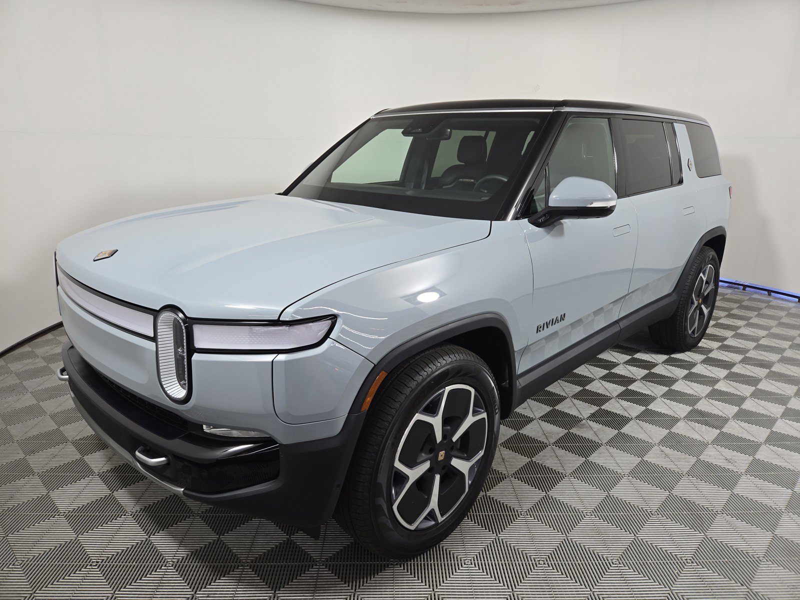 Used 2024 Rivian R1S Adventure