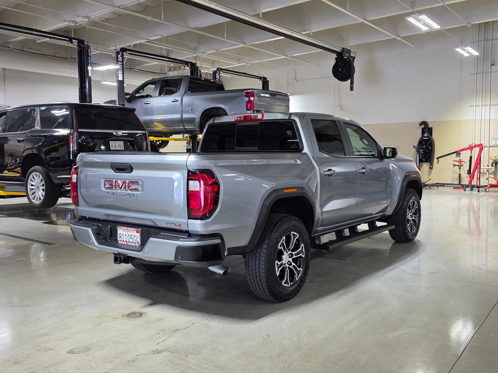 Used 2025 GMC Canyon AT4 AWD/4WD image 7