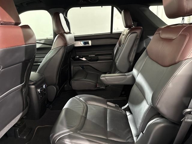 Used 2022 Ford Explorer Platinum w/ Equipment Group 601A AWD/4WD image 17
