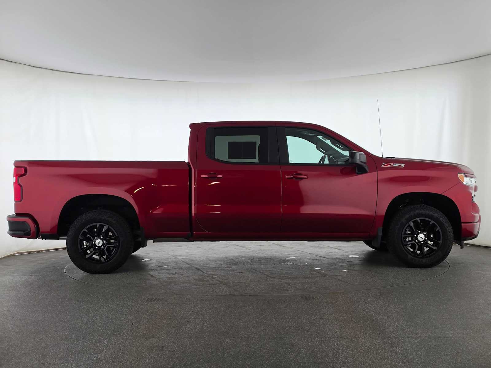 Used 2025 Chevrolet Silverado 1500 RST AWD/4WD image 2
