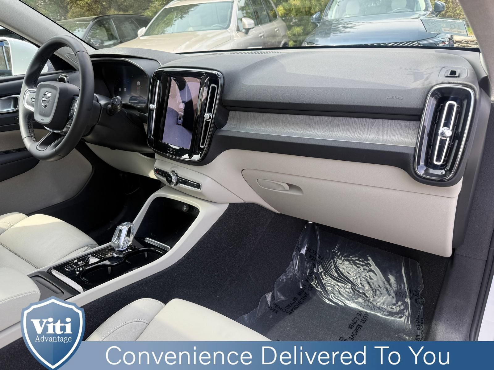 Certified 2024 Volvo XC40 B5 Plus w/ Protection Package Premier AWD/4WD image 30