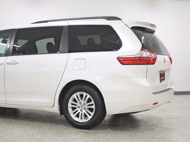 Used 2015 Toyota Sienna XLE w/ XLE Navigation Package image 8
