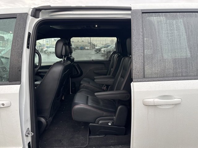 Used 2017 Dodge Grand Caravan GT image 7