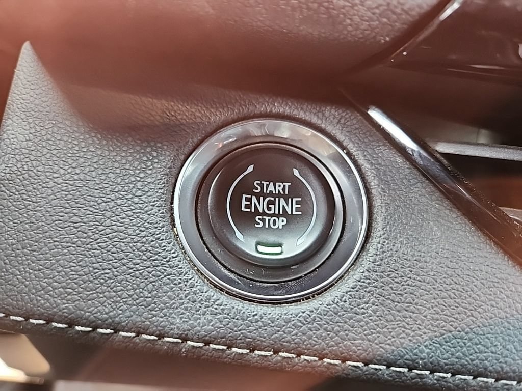 Certified 2025 Buick Enclave Sport Touring w/ Power Package AWD/4WD image 28