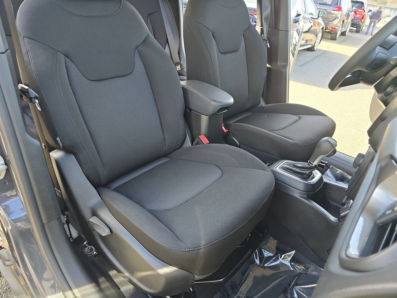 Used 2023 Jeep Renegade Latitude image 16