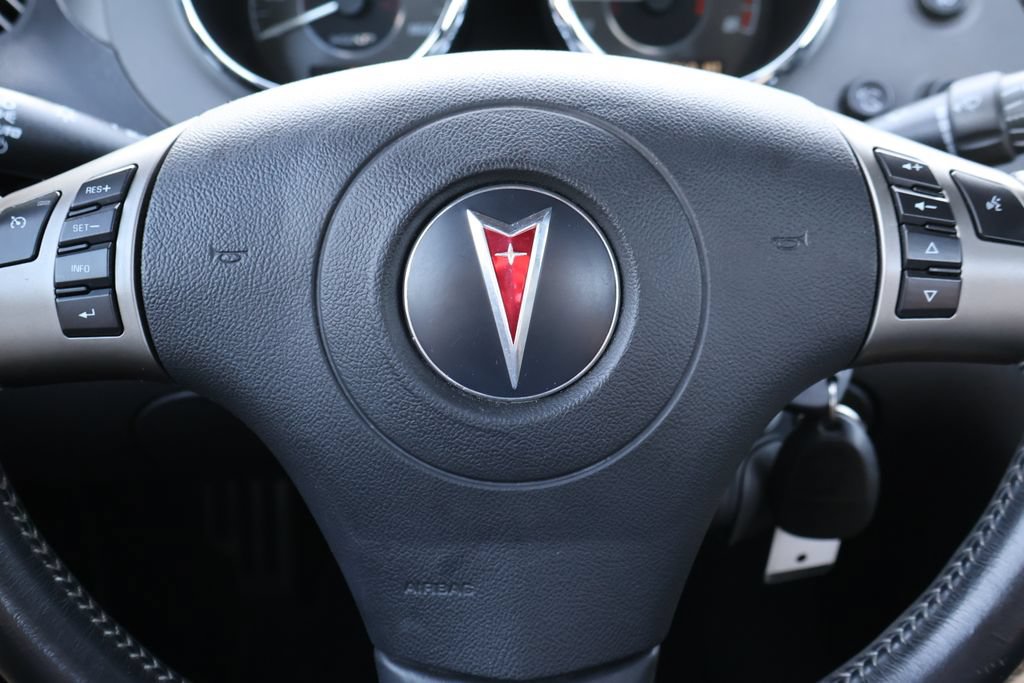 Used 2008 Pontiac Solstice GXP w/ Premium Package RWD image 16
