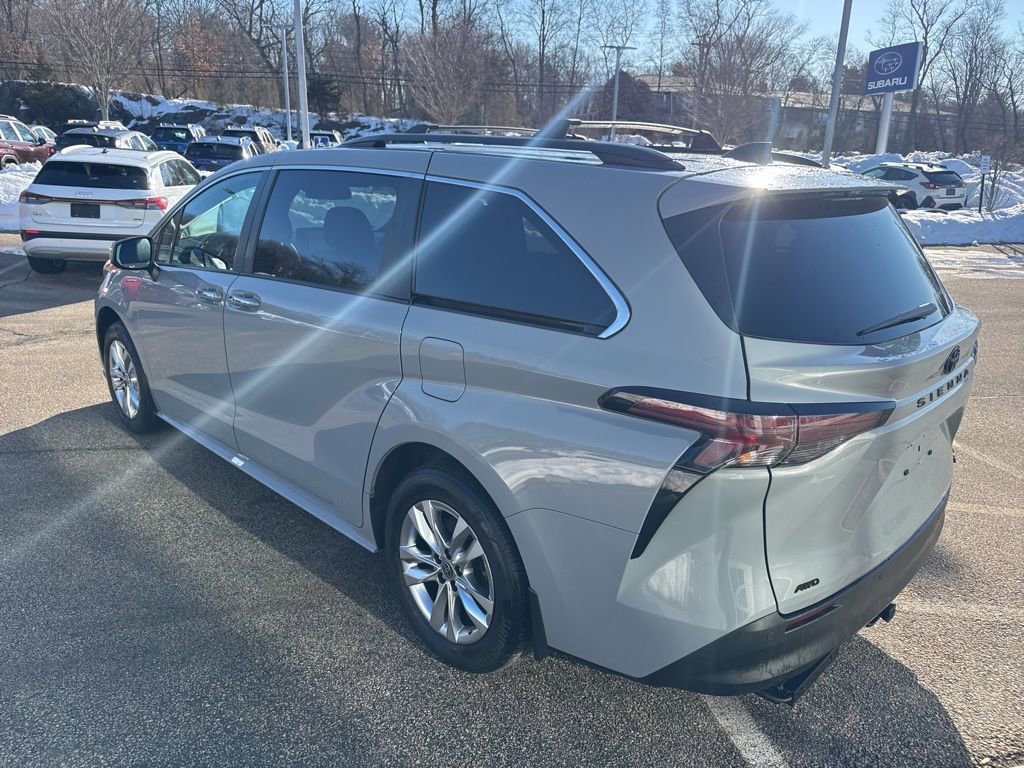 Used 2023 Toyota Sienna XLE Woodland Edition image 4