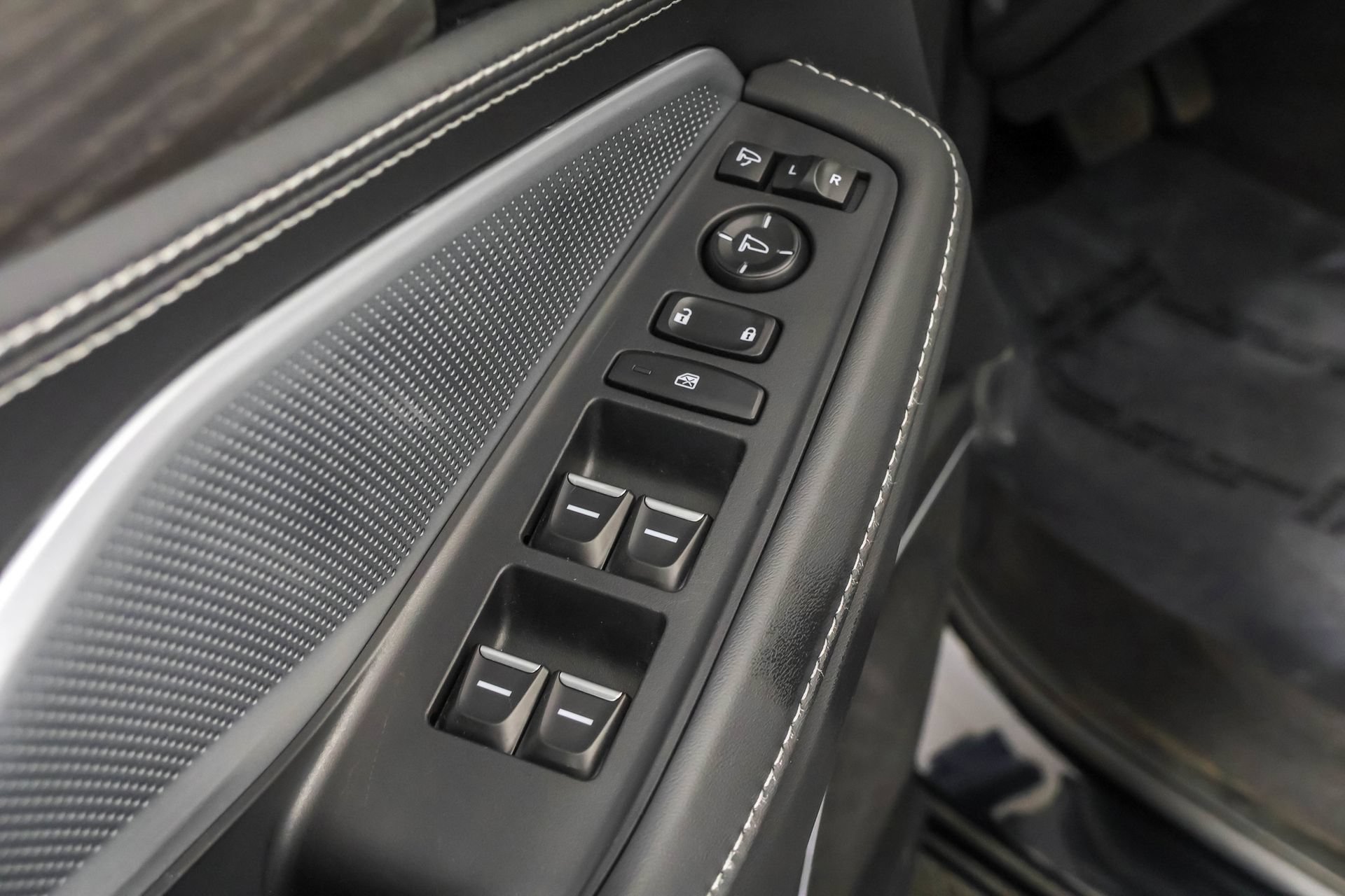 Used 2025 Acura MDX SH-AWD w/ Advance Package image 35