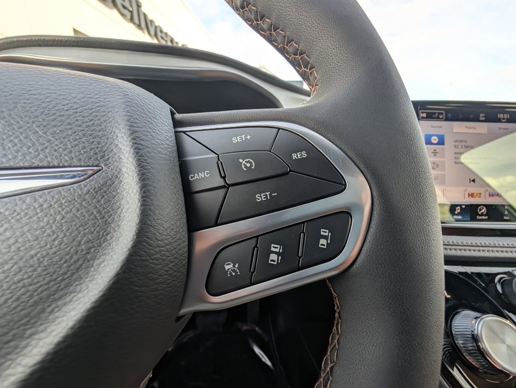 New 2026 Chrysler Pacifica Pinnacle w/ Trailer Tow Group image 24