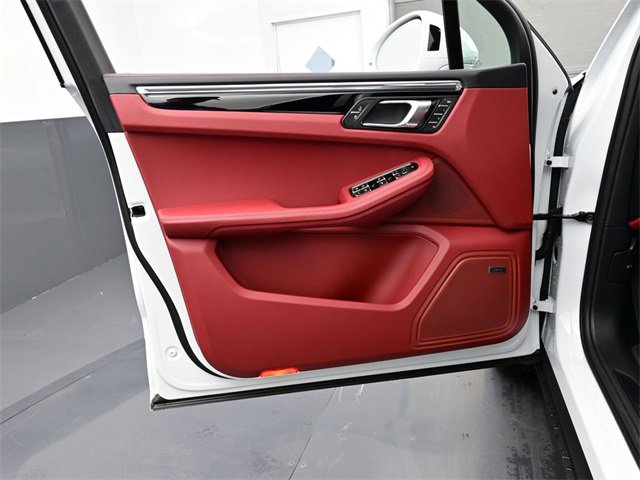 New 2026 Porsche Macan image 7