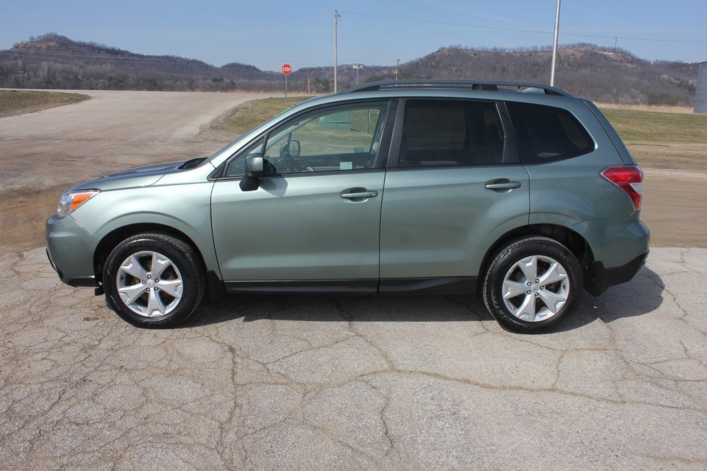 Used 2016 Subaru Forester 2.5i Premium w/ Popular Package #2 AWD/4WD image 8