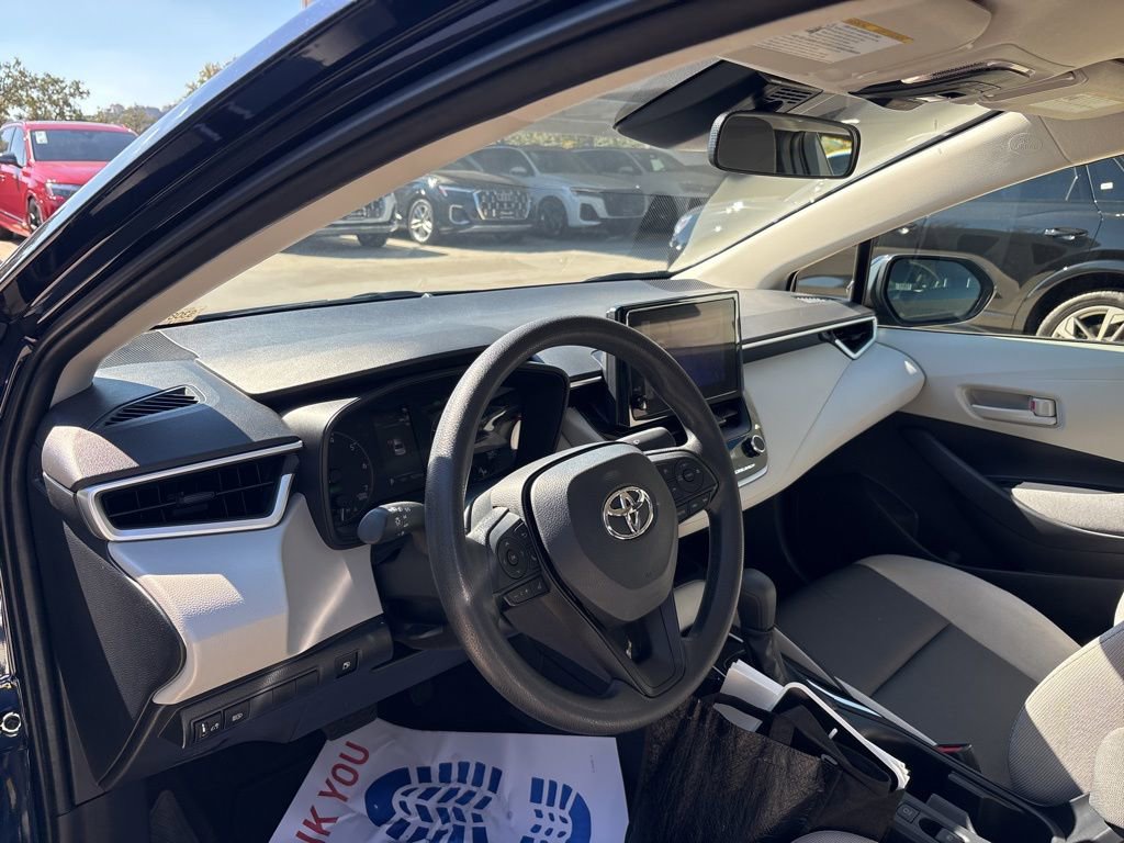 Used 2025 Toyota Corolla LE image 12
