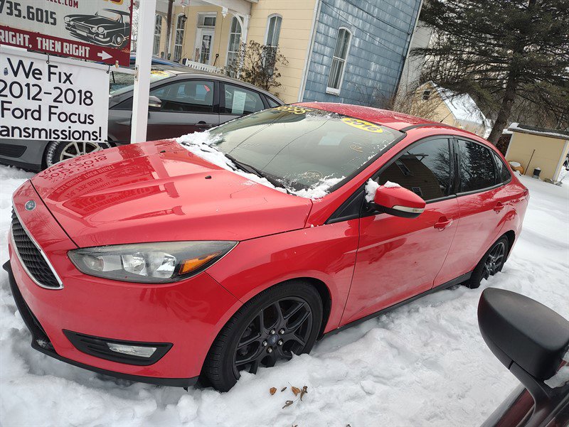 Used 2016 Ford Focus SE w/ Equipment Group 201A image 2