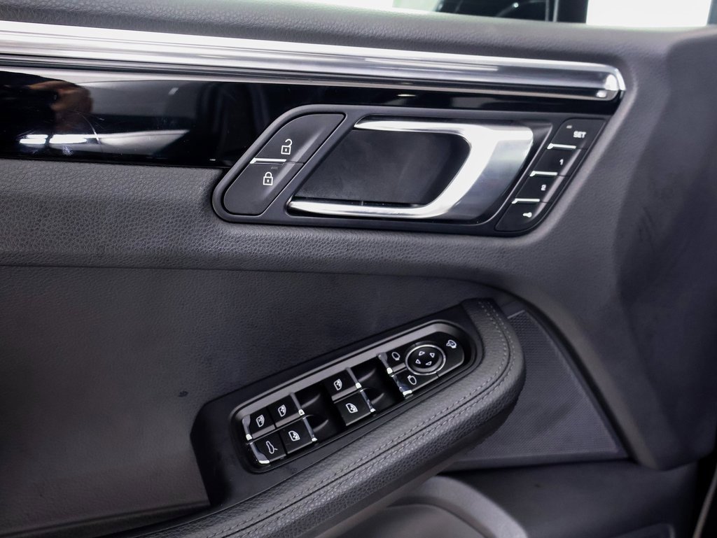 Used 2025 Porsche Macan image 19