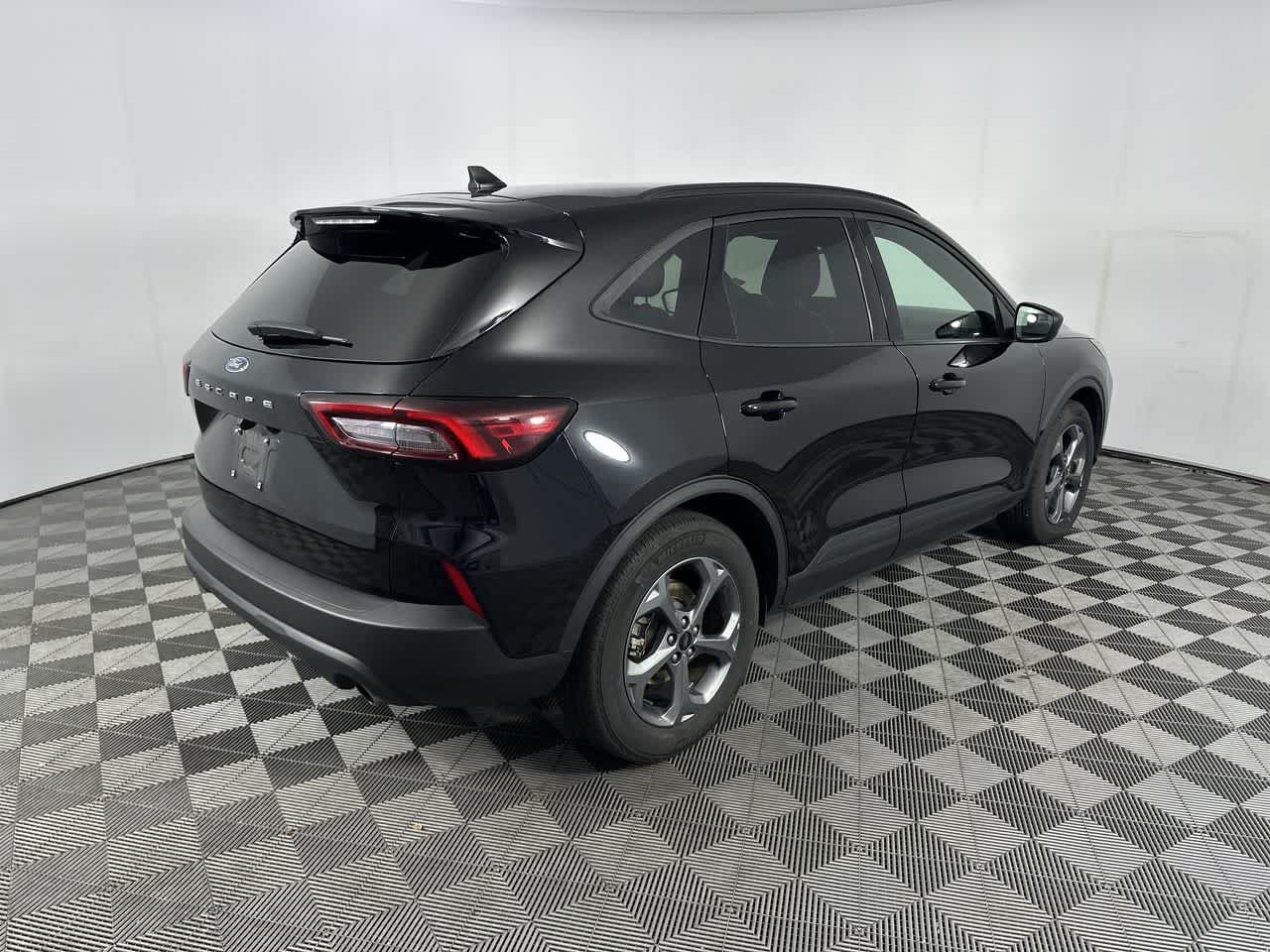 Used 2025 Ford Escape ST-Line FWD image 15