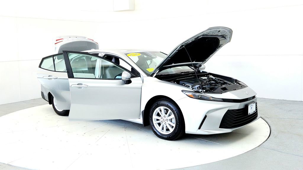 Used 2026 Toyota Camry LE AWD/4WD image 12
