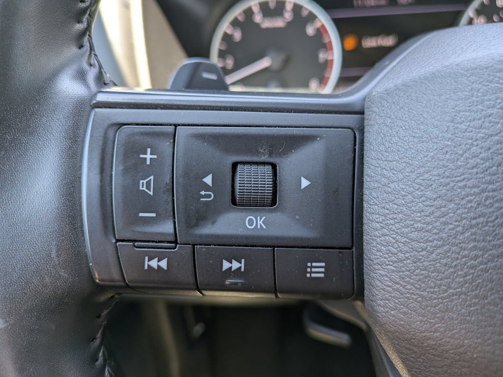 Certified 2025 Nissan Rogue SV FWD image 24