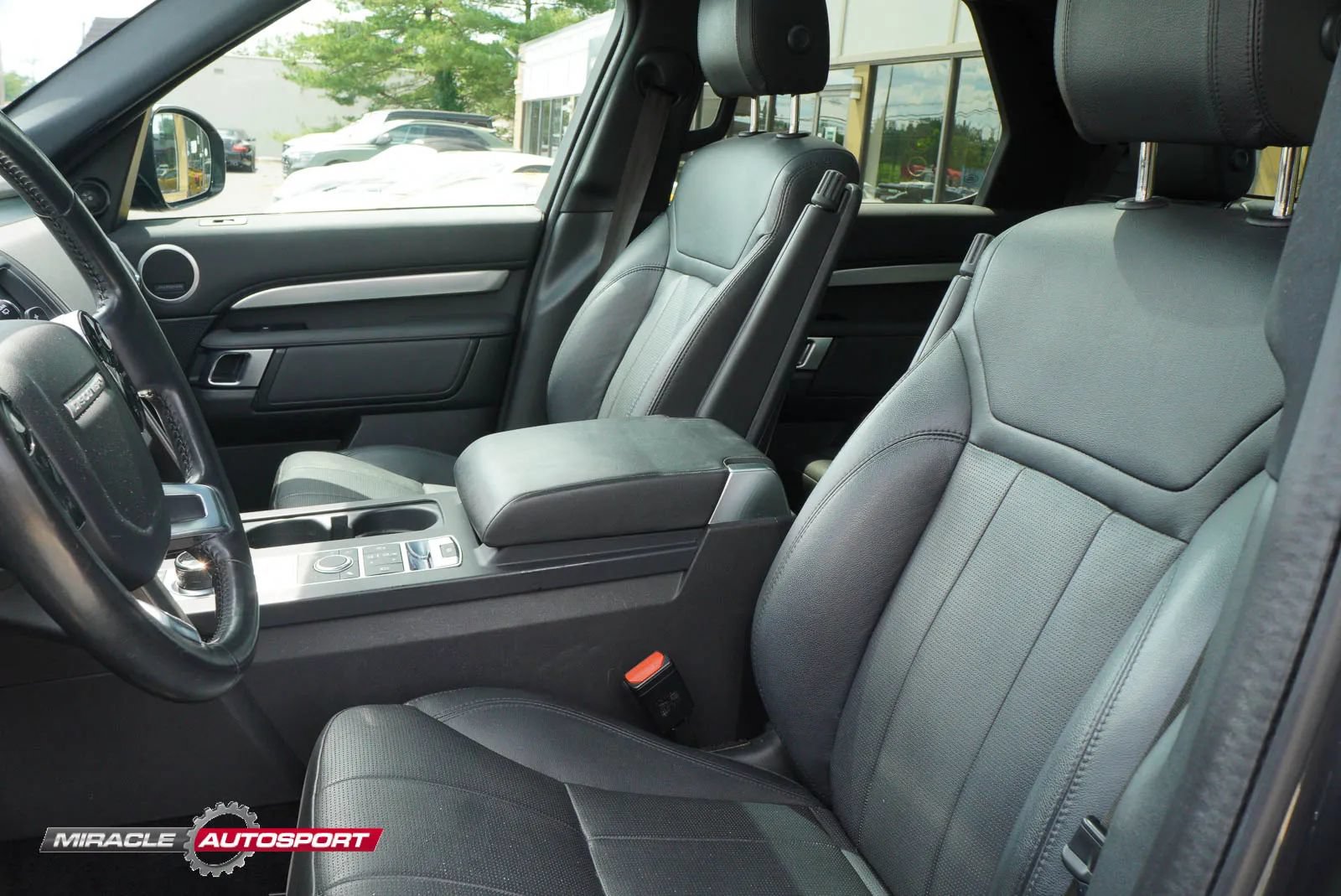 Used 2020 Land Rover Discovery Landmark AWD/4WD image 19