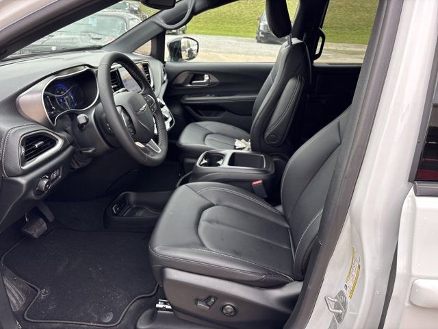 New 2026 Chrysler Pacifica Select image 15