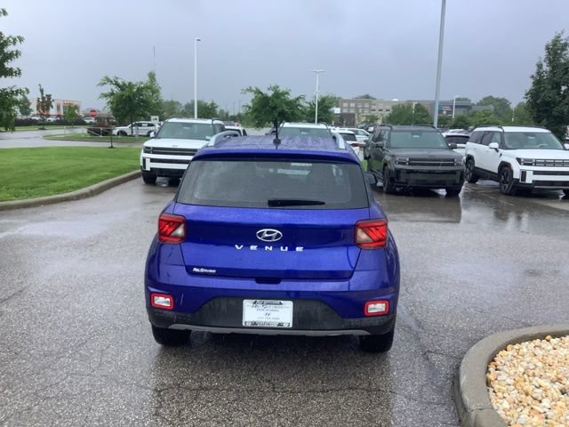 Certified 2025 Hyundai Venue SEL FWD image 6