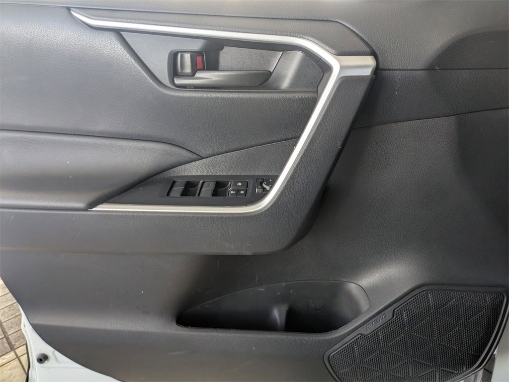 Used 2025 Toyota RAV4 LE image 22