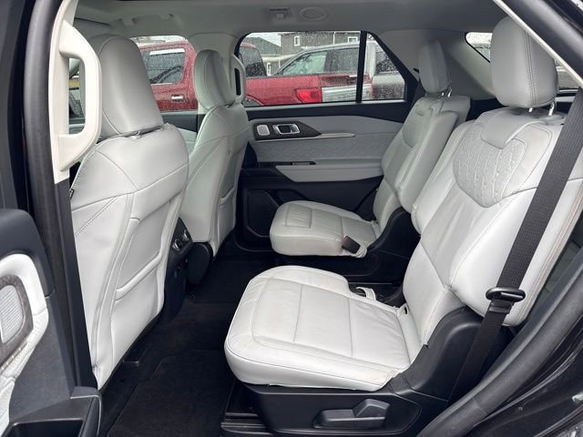 Used 2025 Ford Explorer Platinum w/ Ultimate Package image 21