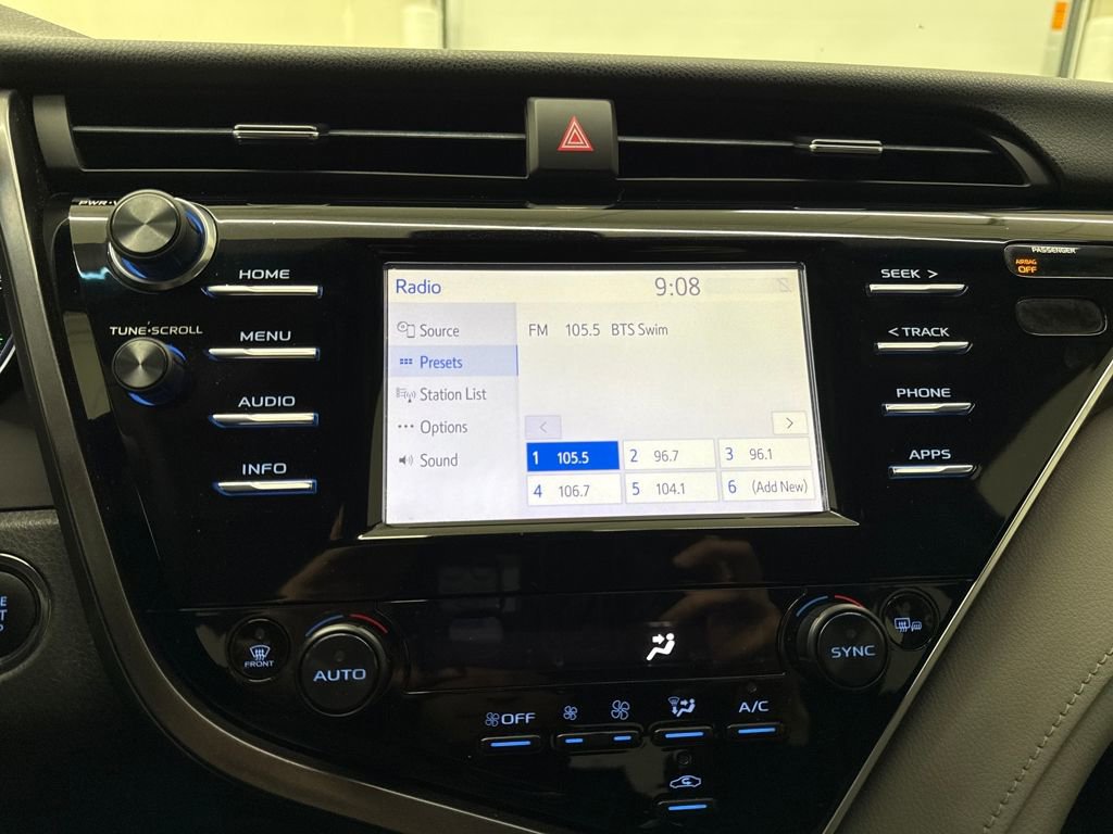 Used 2018 Toyota Camry XLE image 19