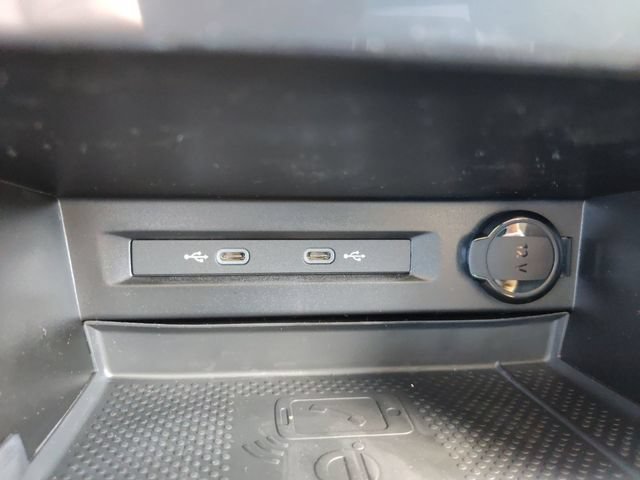 Used 2023 Volkswagen Tiguan SE w/ Panoramic Sunroof Package FWD image 27