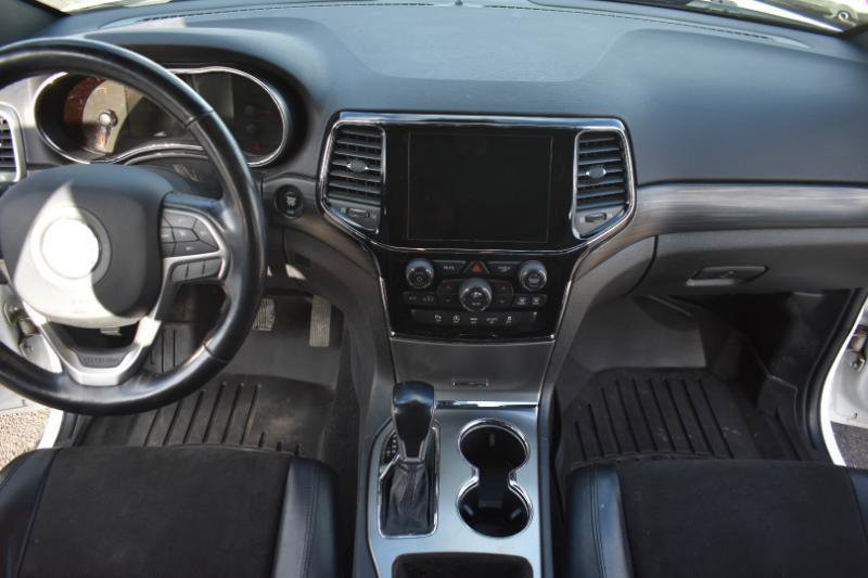Used 2020 Jeep Grand Cherokee Altitude AWD/4WD image 34