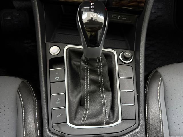 Used 2025 Volkswagen Jetta SE FWD image 19